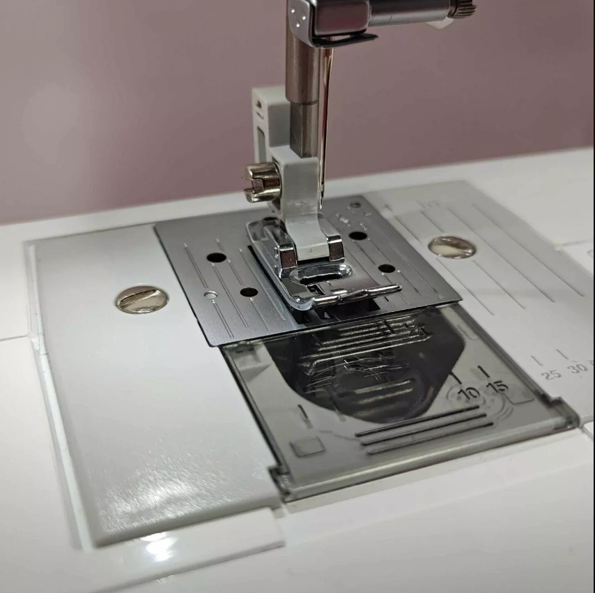 MÁQUINA COSTURA BROTHER BRAÇO LIVRE   -J17S