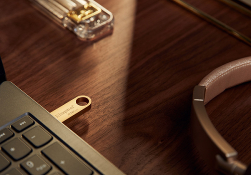 KINGSTON PEN 64GB 220MB/s METAL USB 3.2 GEN1 DATATRAVELER SE9 G3 DTSE9G3/64GB Cor: Dourado