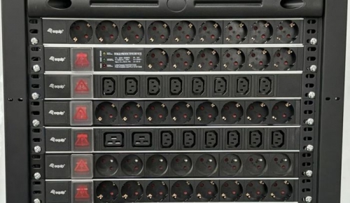 Unidade de distribuição de energia com 8 tomadas, 6 x IEC-C13+ 2X IEC-C19, interruptor liga/desliga, estrutura de alumínio