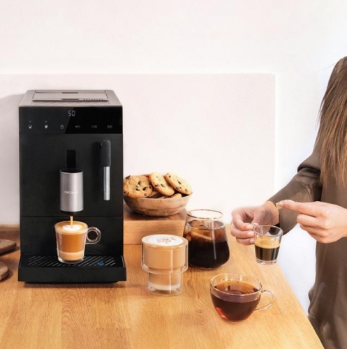 Máquina de Café Superautomática Cecotec Cremmaet Compact Steam - 19 Bar, Moinho Integrado, Thermoblock, Vaporizador e Ecrã Tátil