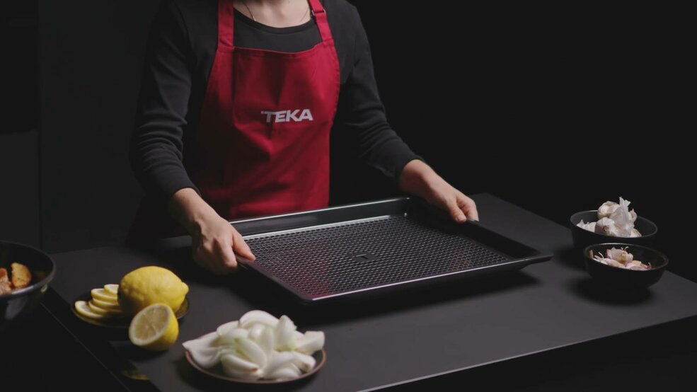 Forno elétrico de encastre Teka HLB 8416 AirFry, 60 cm, 70 L, multifunções, HydroClean PRO, 9 funções, Touch Control, A+ – Preto